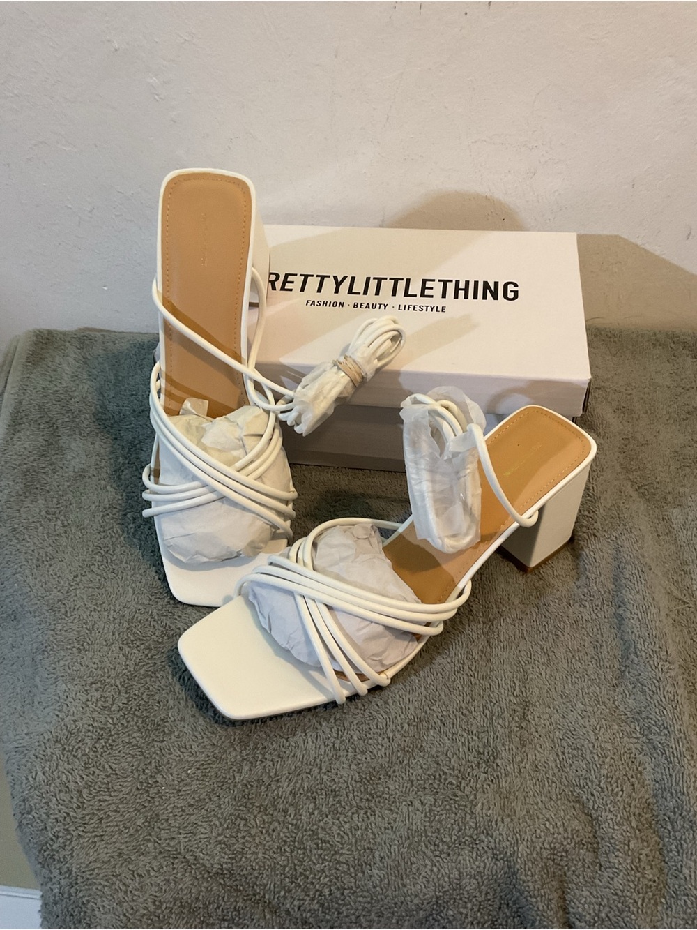 PrettyLittleThing White Strappy Block Heel Sandals - Picture 3 of 4